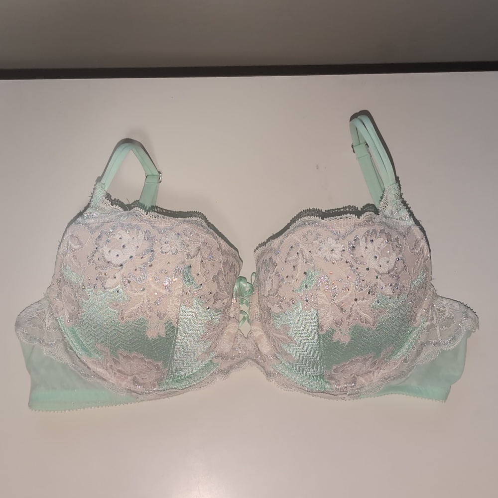 Victoria's Secret Mint and Cream Lace Bra